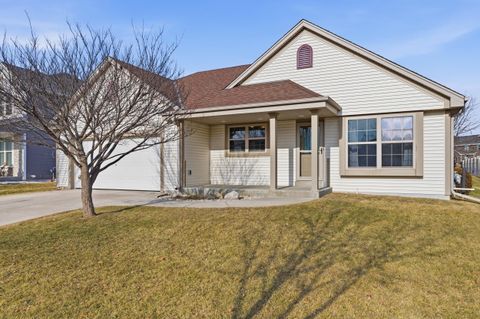 Photo of 114 Rushmore Ln, Hartford, WI 53027 (MLS # 1950891)