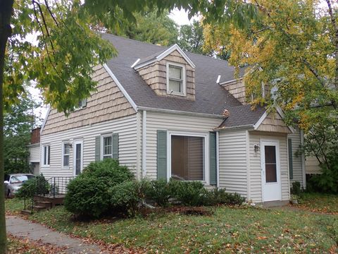 Photo of 200 E Plainfield Ave, Milwaukee, WI 53207 (MLS # 1951295)