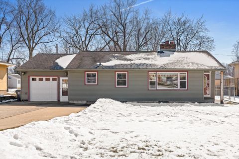Photo of 1028 Main St, Onalaska, WI 54650 (MLS # 1954639)