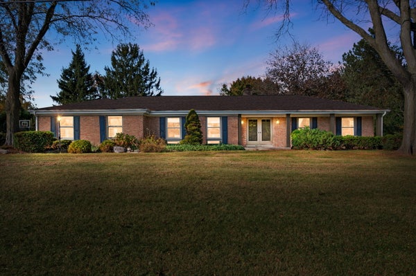 N54W21560 LOGAN DR, MENOMONEE FALLS, WI 53051 - Image d85ebb2ce0048b3e13dcd31c26b603d6/1547555126