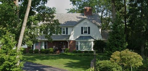 Photo of 10410 N Haddonstone Pl, Mequon, WI 53092 (MLS # 1956493)