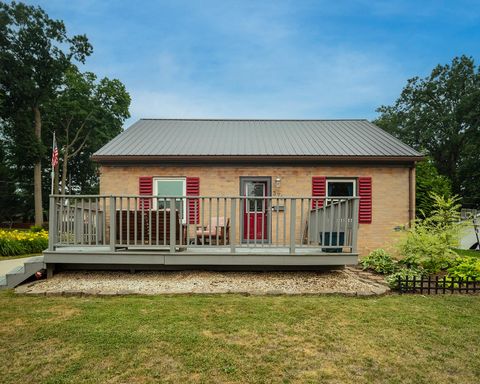 Photo of 3701 Schroeder Dr, Manitowoc, WI 54220 (MLS # 1972341)
