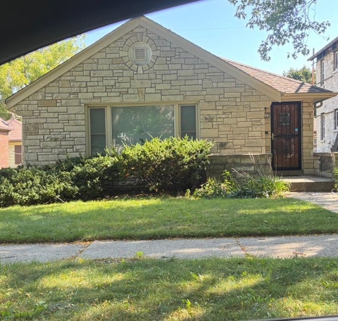 Photo of 5633 W Roosevelt Dr, Milwaukee, WI 53216 (MLS # 1979879)
