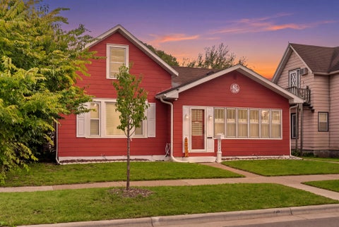 Photo of 1322 Charles St, La Crosse, WI 54603 (MLS # 1982261)