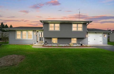 Photo of 1937 Willow Rd, Twin Lakes, WI 53181 (MLS # 1963461)