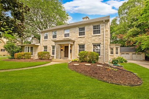 Photo of N87W15750 Kenwood Blvd, Menomonee Falls, WI 53051 (MLS # 1926620)