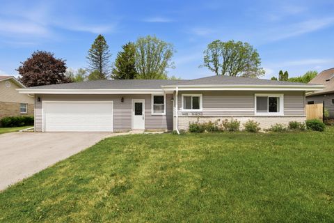Photo of W60N873 Sheboygan Rd, Cedarburg, WI 53012 (MLS # 1963329)