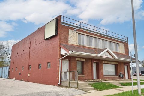 Photo of 6915 W Capital Dr, Milwaukee, WI 53216 (MLS # 1959769)