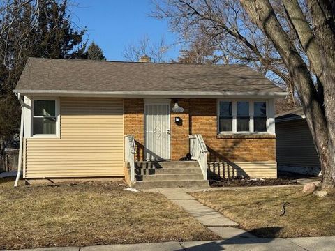 Photo of 5121 N 47th St, Milwaukee, WI 53218 (MLS # 1950837)