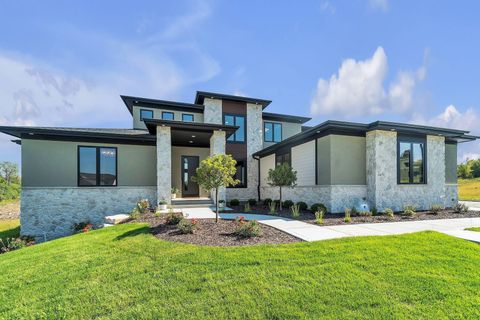 W188N5040 Red Crown Trl, Menomonee Falls, WI 53051 - #: 1938537