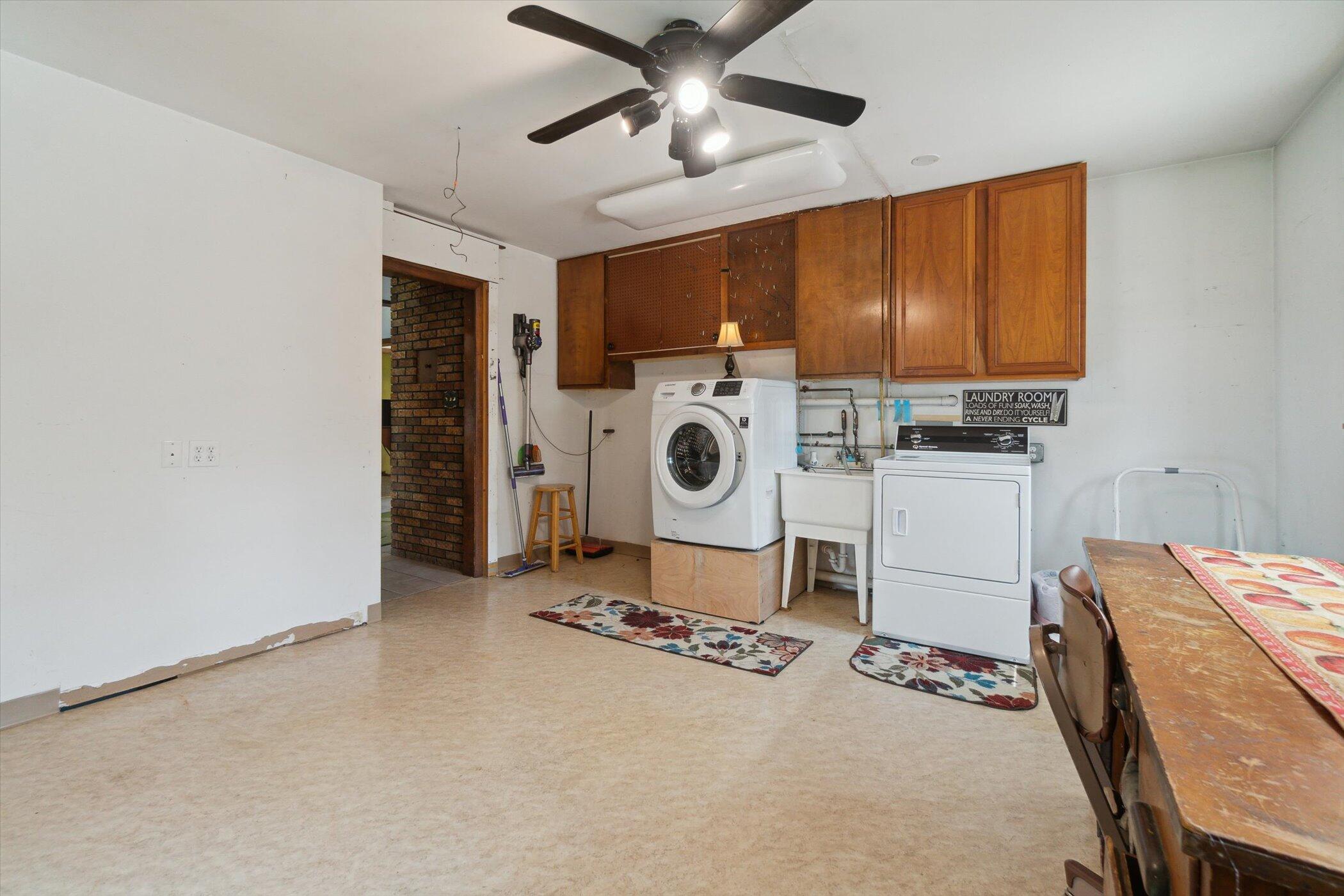 Lyons, Wisconsin 53105, United States, 4 Bedrooms Bedrooms, ,3 BathroomsBathrooms,Residential,Active,146115