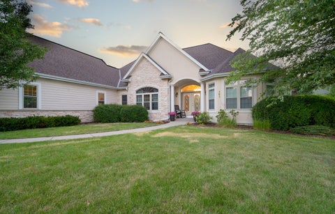 Photo of 363 Sunshine Dr, Hartland, WI 53029 (MLS # 1971900)