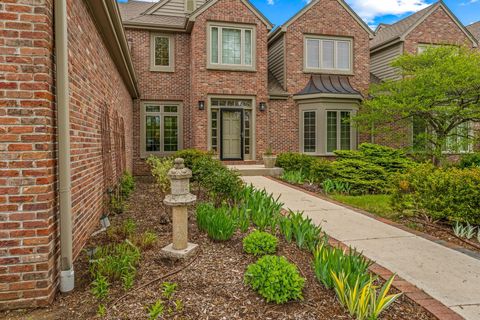 Photo of 1998 W Hidden Reserve Ct, Mequon, WI 53092 (MLS # 1931020)