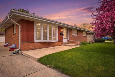 Photo of 2801 S 72nd St, West Allis, WI 53219 (MLS # 1961599)