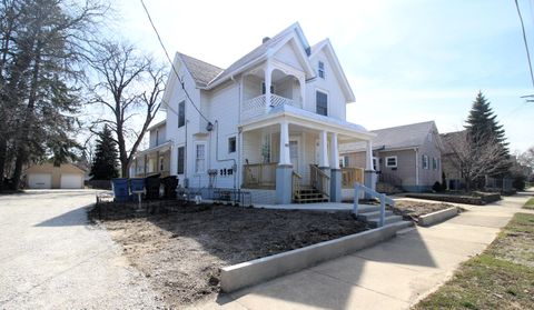 Photo of 1015 Hagerer St, Racine, WI 53402 (MLS # 1957461)