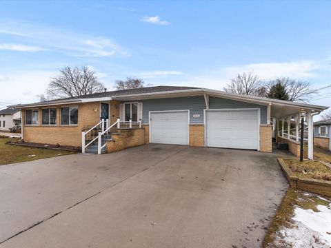 Photo of 815 Buchholz St, Two Rivers, WI 54241 (MLS # 1947047)