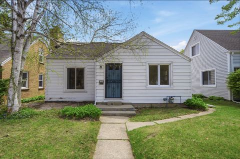 Photo of 2709 W Villard Ave, Milwaukee, WI 53209 (MLS # 1961800)