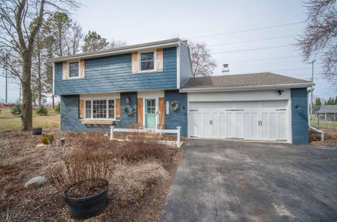 Photo of 11761 N Ridgeway Ave, Mequon, WI 53097 (MLS # 1912603)