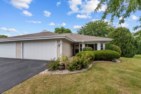Photo of 7214 W Mequon Square Dr, Mequon, WI 53092 (MLS # 1932675)