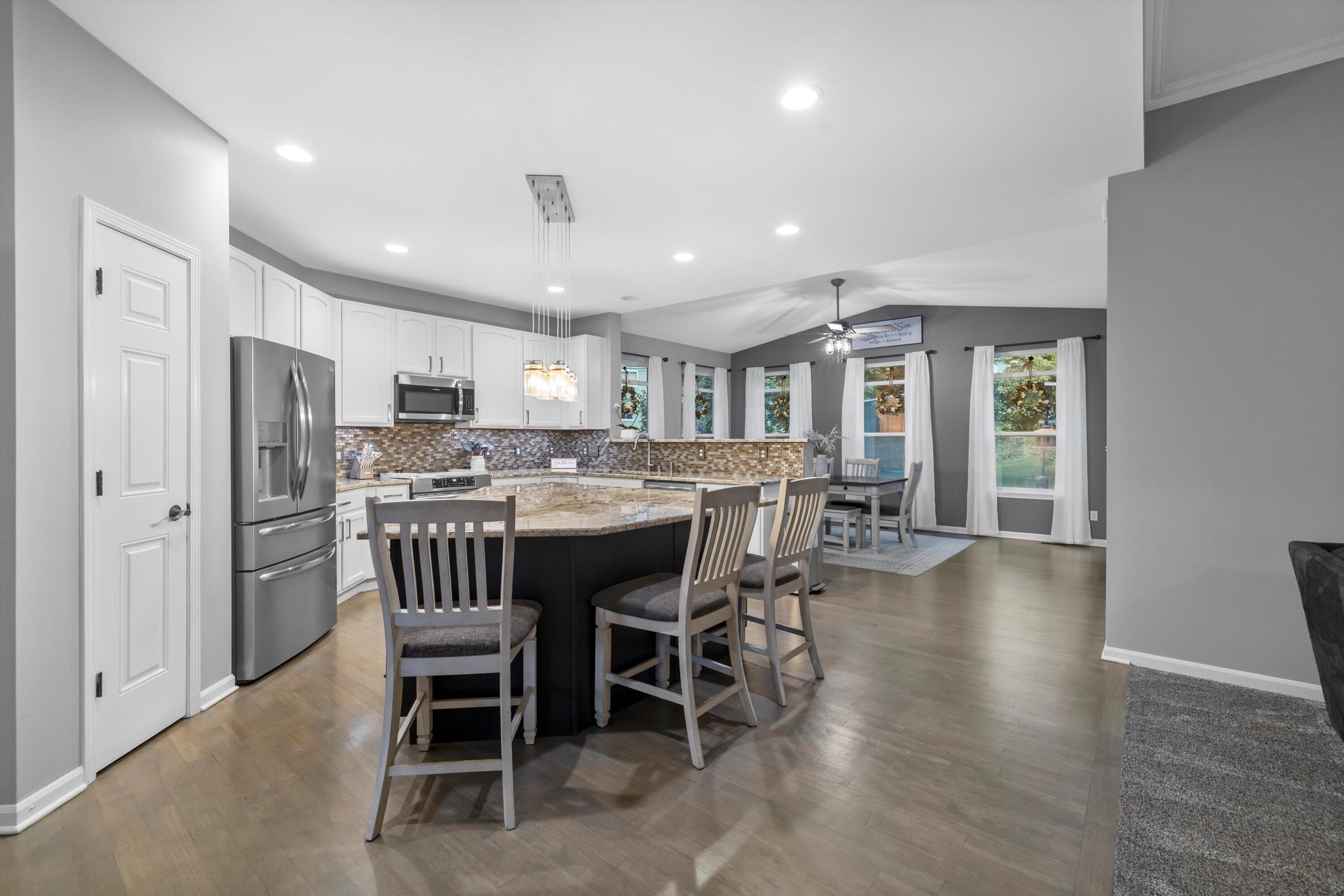 Kenosha, Wisconsin 53142, United States, 5 Bedrooms Bedrooms, ,4 BathroomsBathrooms,Residential,Active,192950