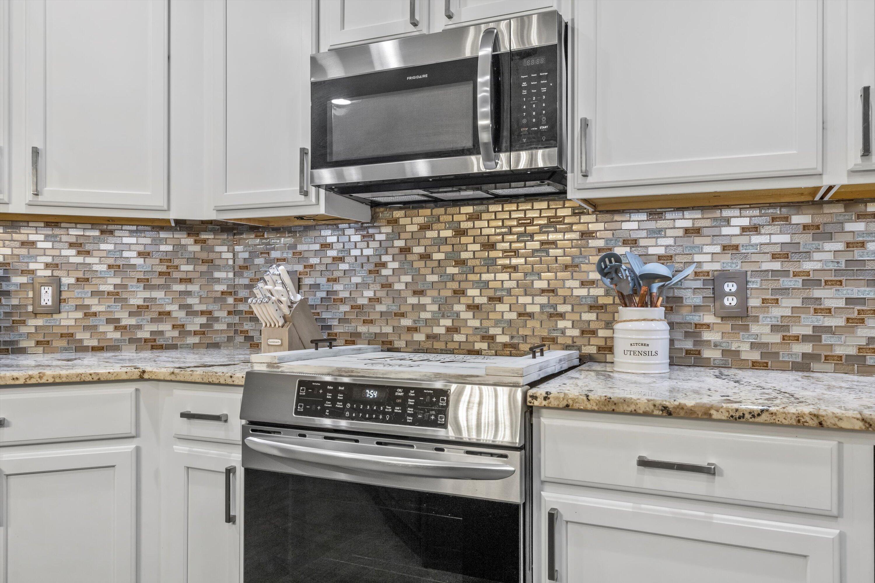 Kenosha, Wisconsin 53142, United States, 5 Bedrooms Bedrooms, ,4 BathroomsBathrooms,Residential,Active,192950