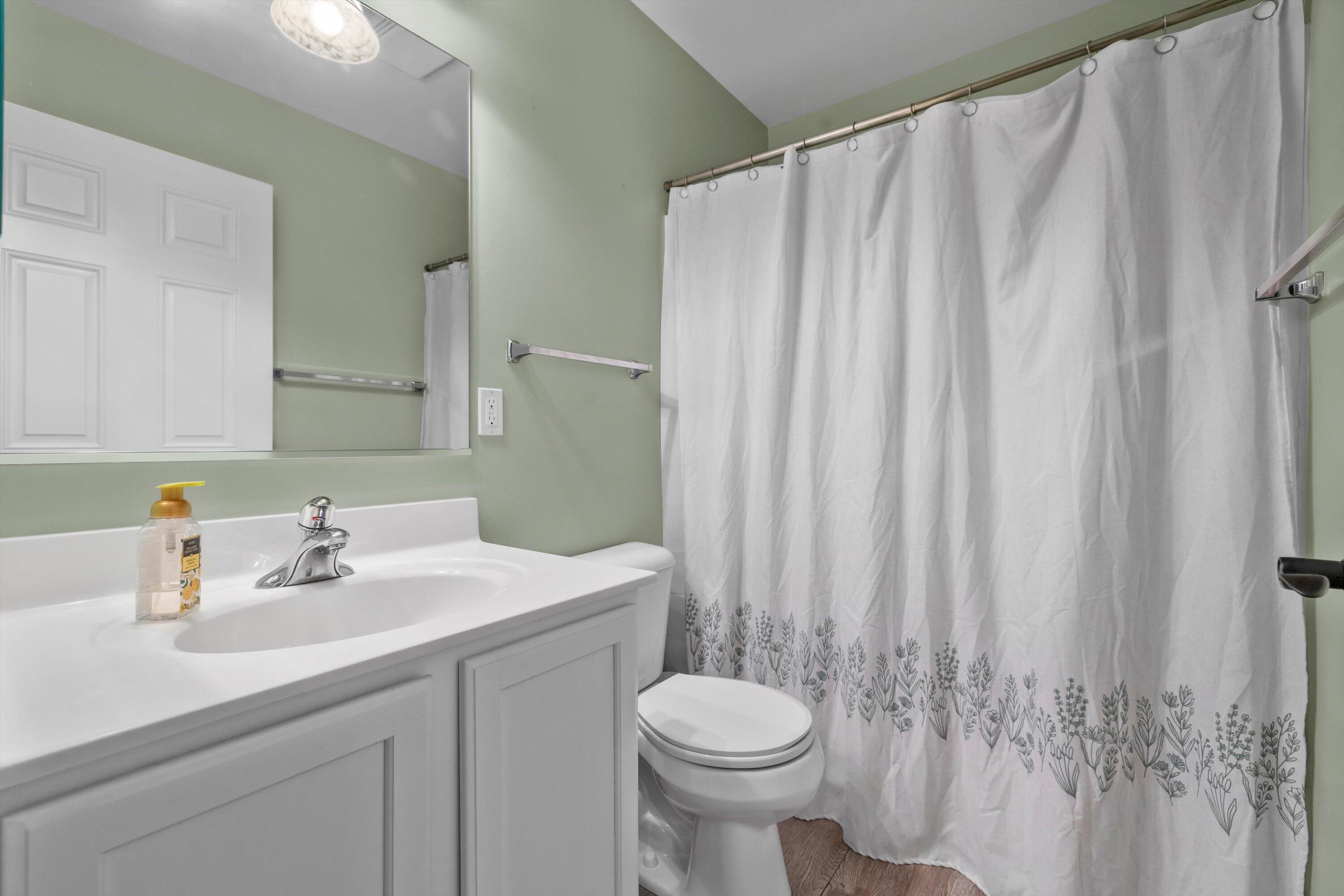 Kenosha, Wisconsin 53142, United States, 5 Bedrooms Bedrooms, ,4 BathroomsBathrooms,Residential,Active,192950