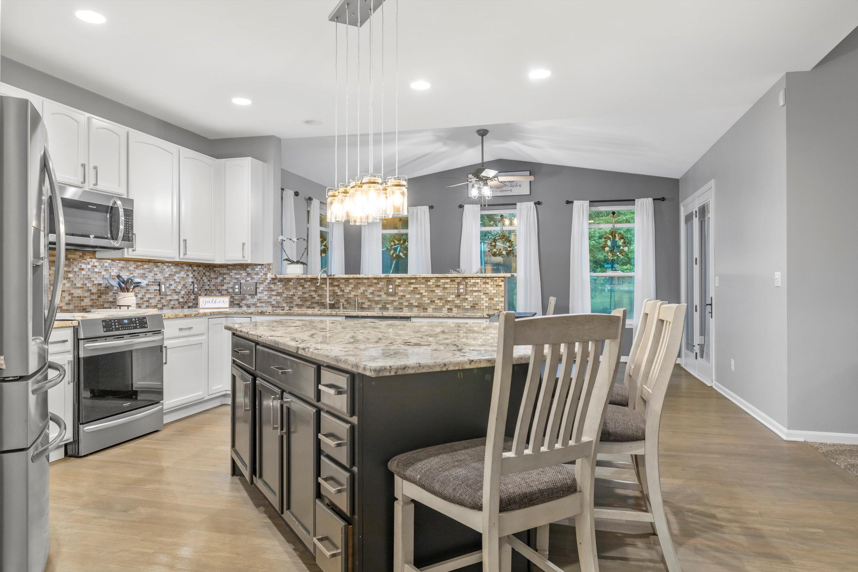 Kenosha, Wisconsin 53142, United States, 5 Bedrooms Bedrooms, ,4 BathroomsBathrooms,Residential,Active,192950