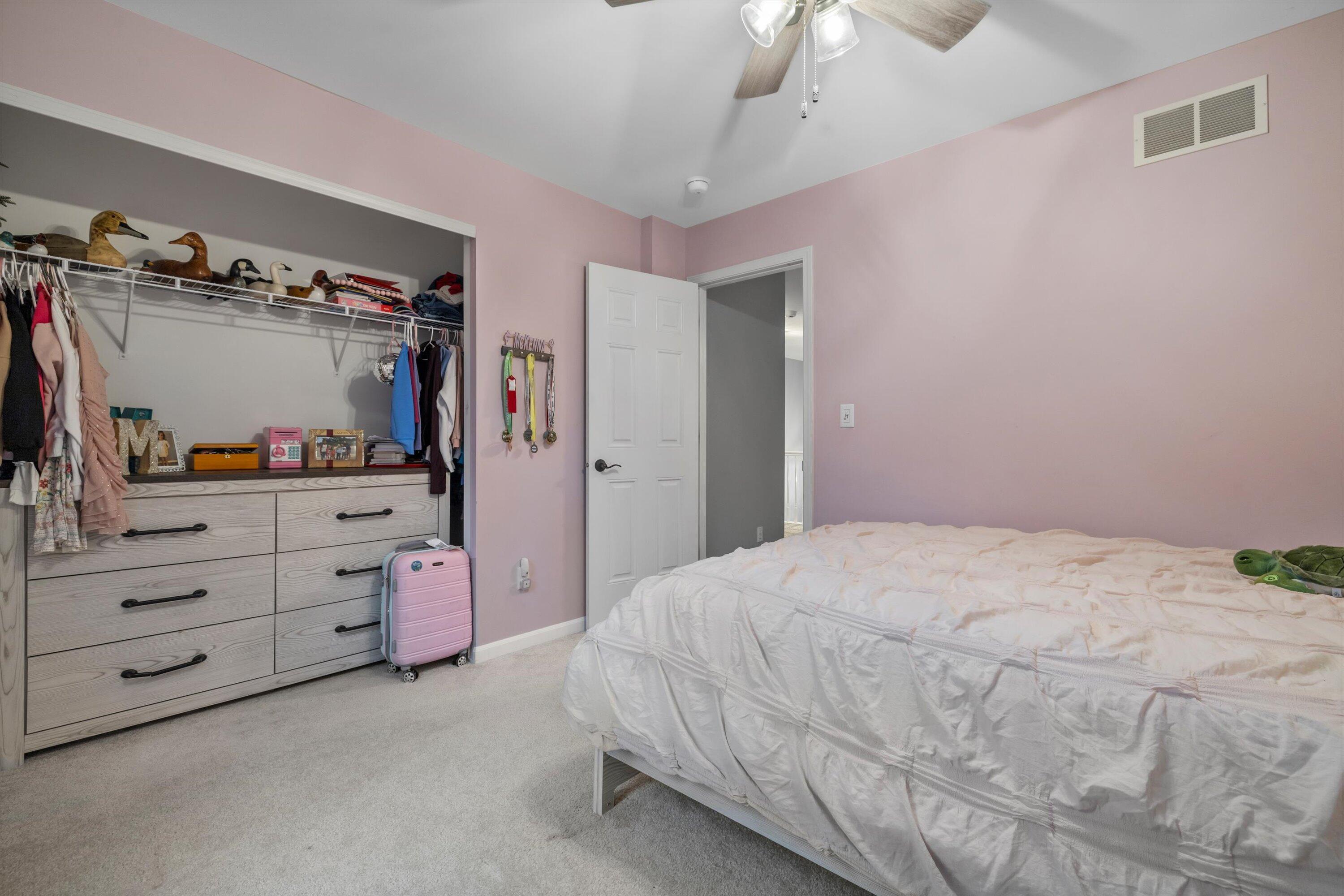 Kenosha, Wisconsin 53142, United States, 5 Bedrooms Bedrooms, ,4 BathroomsBathrooms,Residential,Active,192950