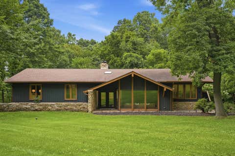 Photo of W3552 Wildwood Dr, Lake Geneva, WI 53147 (MLS # 1976149)