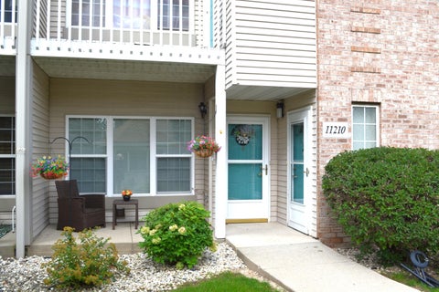 Photo of 11210 W Gilbert Ave, Wauwatosa, WI 53226 (MLS # 1984656)