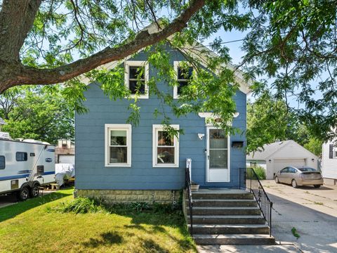 Photo of 1013 20th St, Two Rivers, WI 54241 (MLS # 1971705)