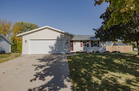 Photo of 1406 Commonwealth Dr, Fort Atkinson, WI 53538 (MLS # 1940066)