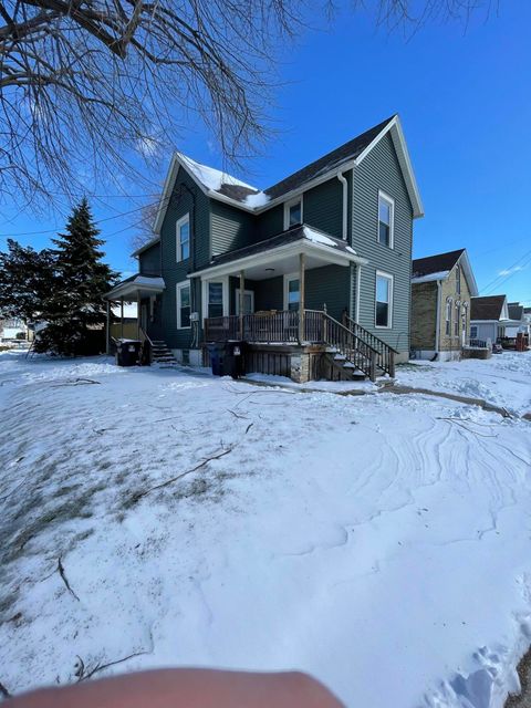 Photo of 630 Hagerer St, Racine, WI 53402 (MLS # 1954473)