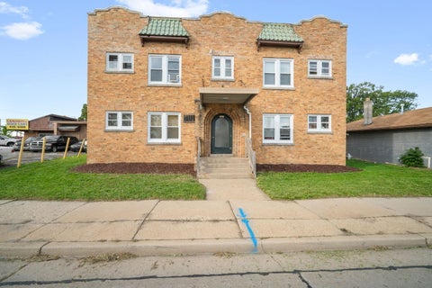 Photo of 5823 W Appleton Ave, Milwaukee, WI 53210 (MLS # 1984970)