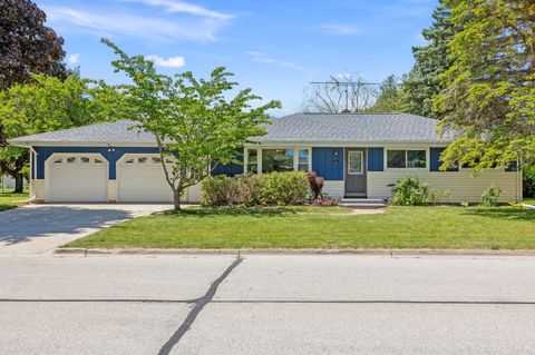 Photo of 21 Crestwood Dr, Elkhart Lake, WI 53020 (MLS # 1965061)
