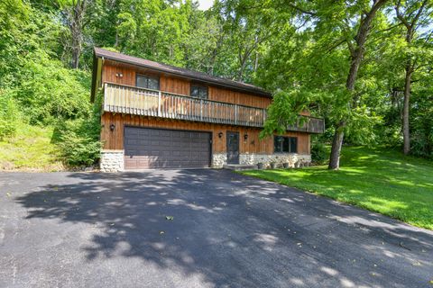Photo of 142 Riverside Dr, Waterford, WI 53185 (MLS # 1940654) Photo of 142 Riverside Dr, Waterford, WI 53185 (MLS # 1940654)