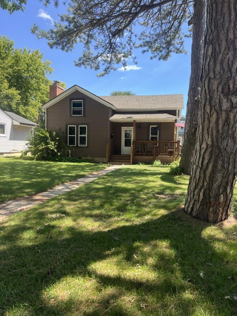Photo of 813 N Chicago Ave, South Milwaukee, WI 53172 (MLS # 1975564)