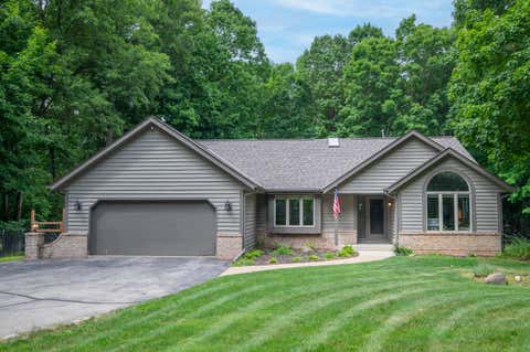 Photo of N64W33946 Lakeview Dr, Merton, WI 53066 (MLS # 1973118)