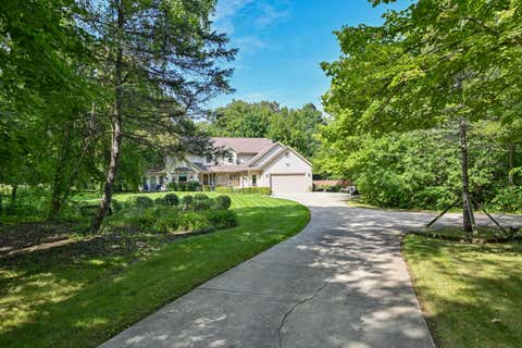 Photo of 4120 W Puetz Rd, Franklin, WI 53132 (MLS # 1977748)