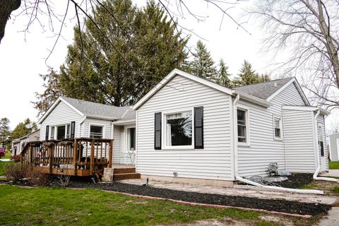 Photo of 3014 Green Bay Rd, Port Washington, WI 53074 (MLS # 1960242)