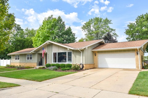Photo of 5433 S 24th St, Milwaukee, WI 53221 (MLS # 1979939)
