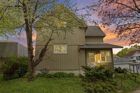 Photo of 907 Chicago St, Racine, WI 53405 (MLS # 1960674)
