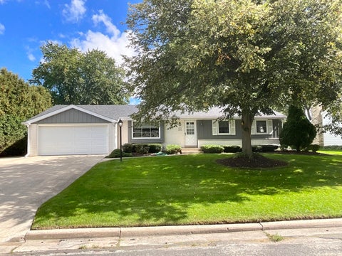 Photo of W173N8464 Westbridge Ave, Menomonee Falls, WI 53051 (MLS # 1985770)