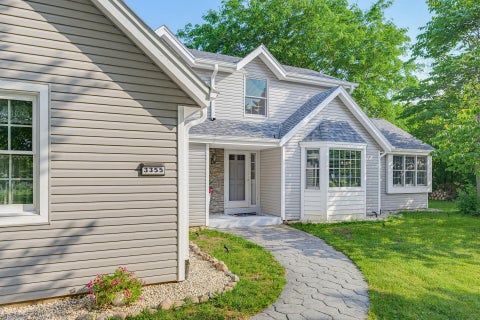 Photo of 3355 E Normandy Dr, Oak Creek, WI 53154 (MLS # 1980164)