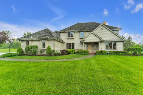 Photo of 11411 N Carriage Ct, Mequon, WI 53092 (MLS # 1919407)