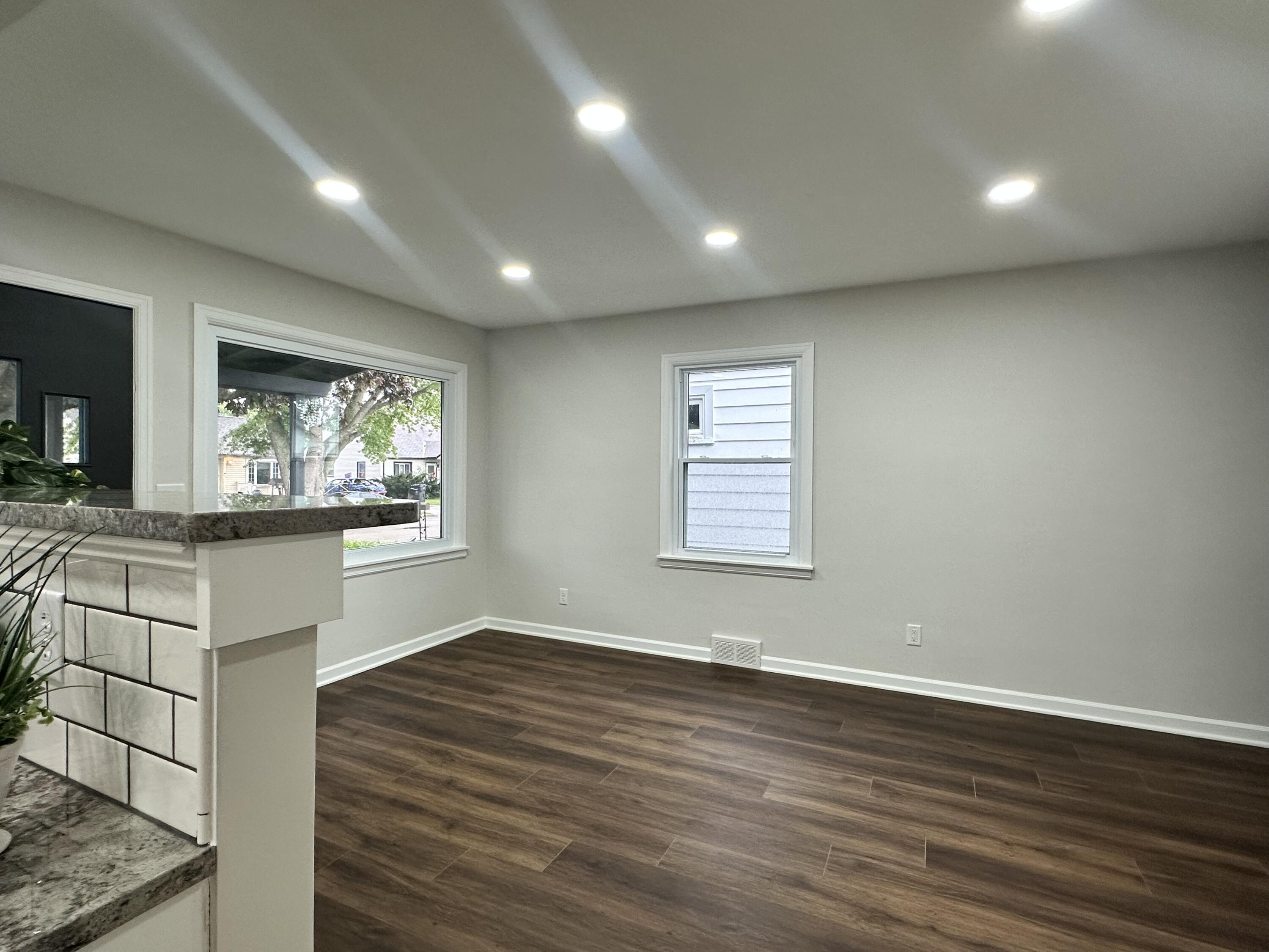 Mount Pleasant, Wisconsin 53403, United States, 4 Bedrooms Bedrooms, ,2 BathroomsBathrooms,Residential,Pending,203580