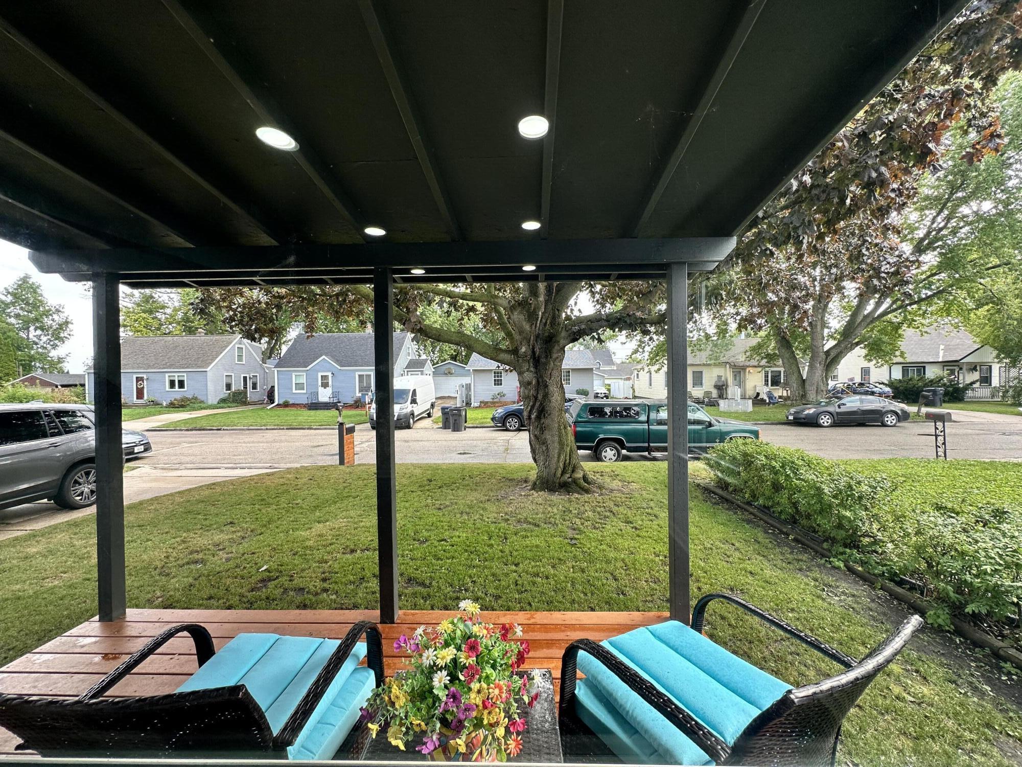 Mount Pleasant, Wisconsin 53403, United States, 4 Bedrooms Bedrooms, ,2 BathroomsBathrooms,Residential,Pending,203580