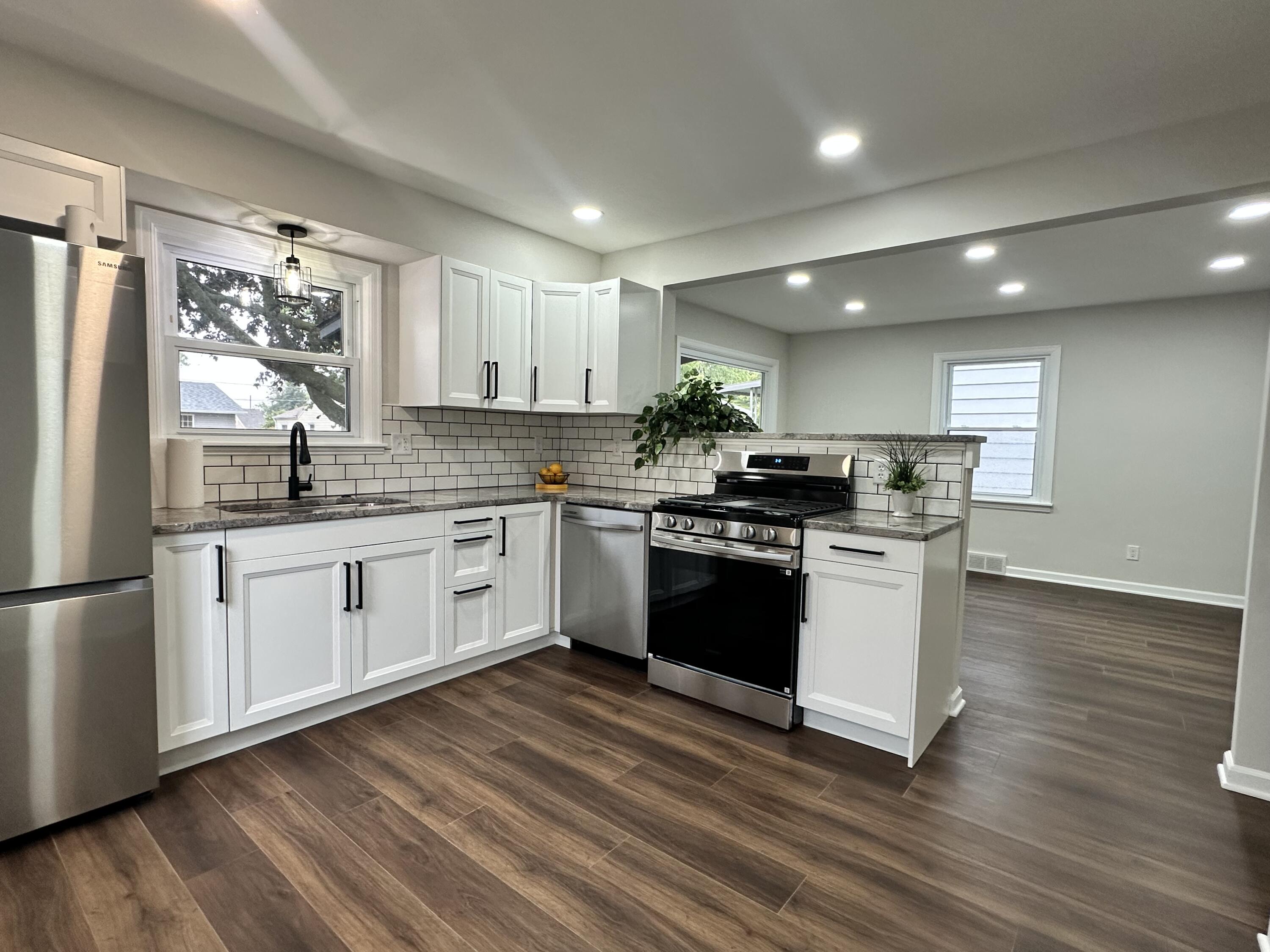 Mount Pleasant, Wisconsin 53403, United States, 4 Bedrooms Bedrooms, ,2 BathroomsBathrooms,Residential,Pending,203580