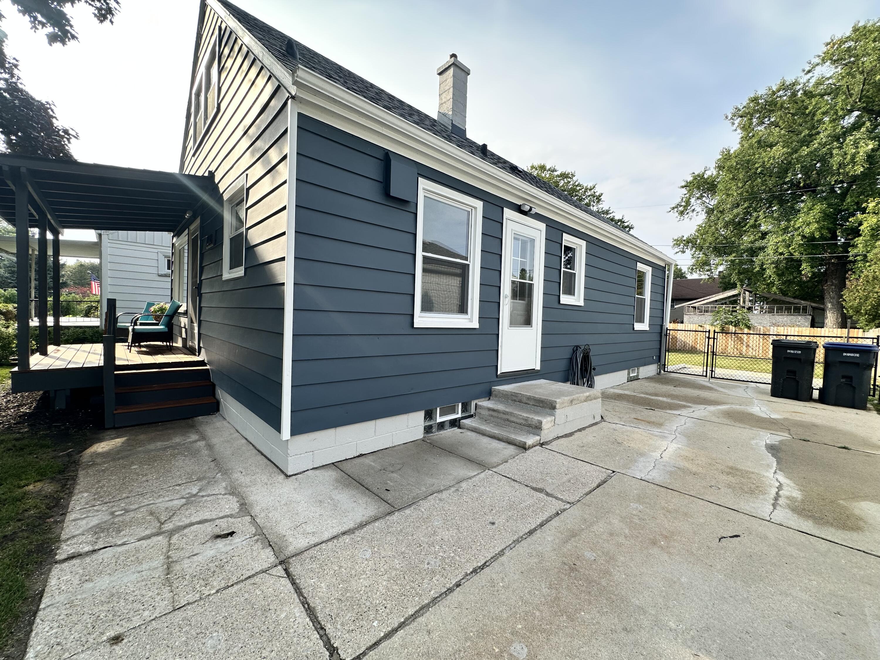 Mount Pleasant, Wisconsin 53403, United States, 4 Bedrooms Bedrooms, ,2 BathroomsBathrooms,Residential,Pending,203580