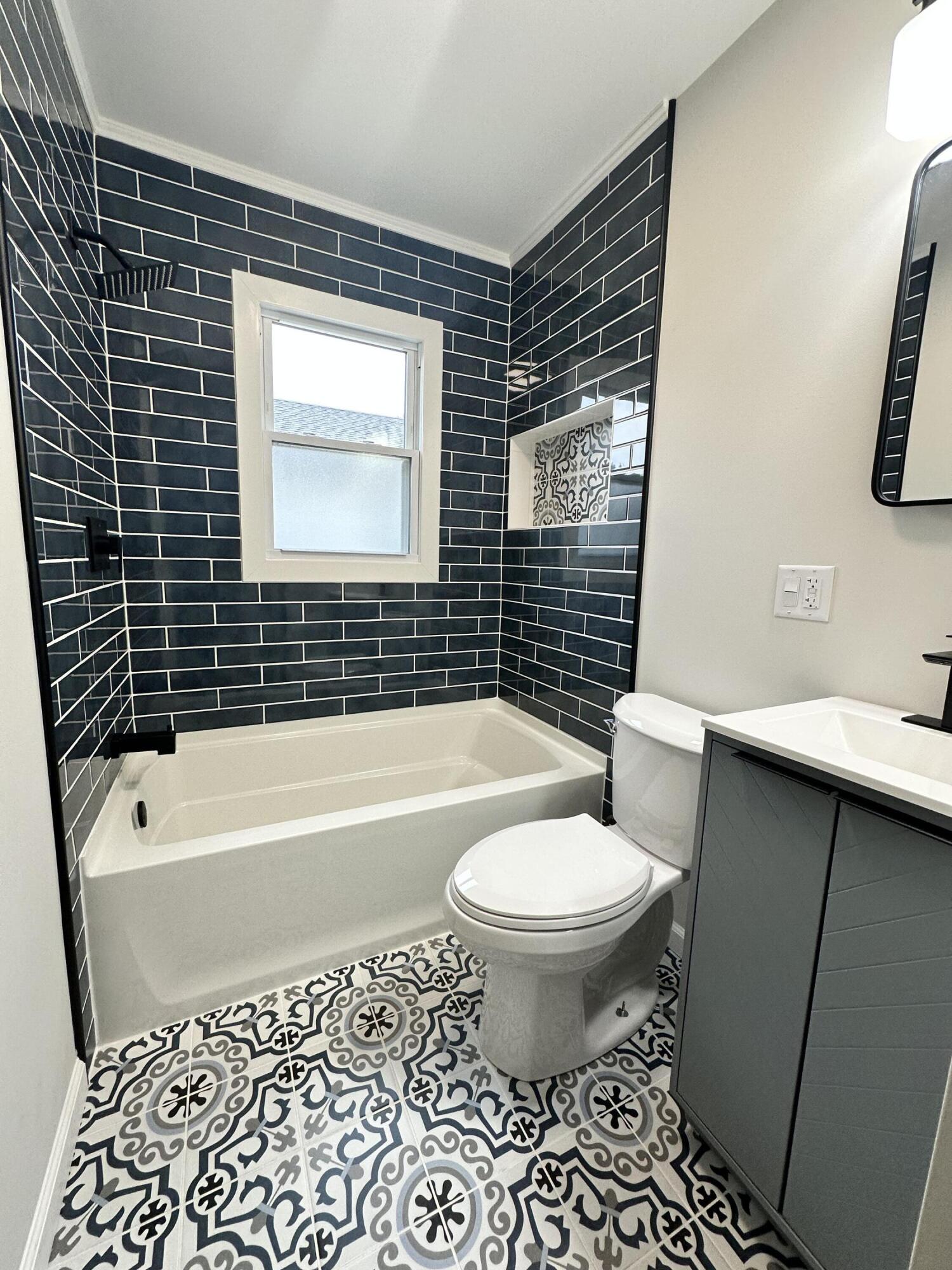 Mount Pleasant, Wisconsin 53403, United States, 4 Bedrooms Bedrooms, ,2 BathroomsBathrooms,Residential,Pending,203580